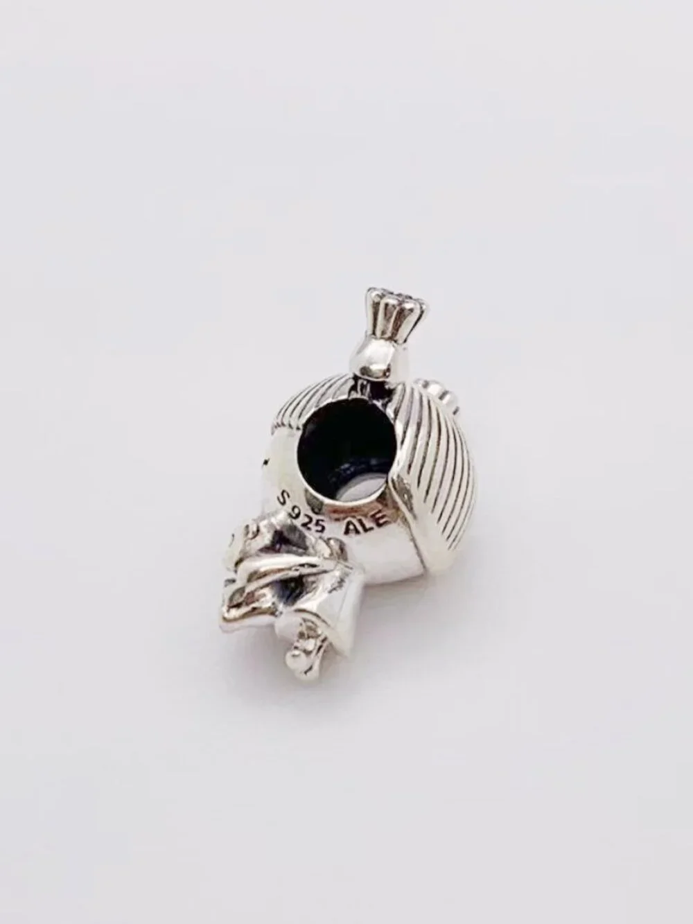 Pandora this charm